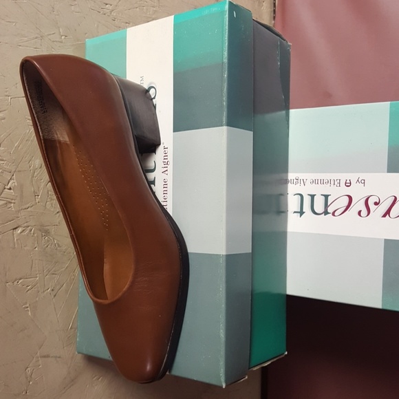 Pumps - Picture 2 of 2